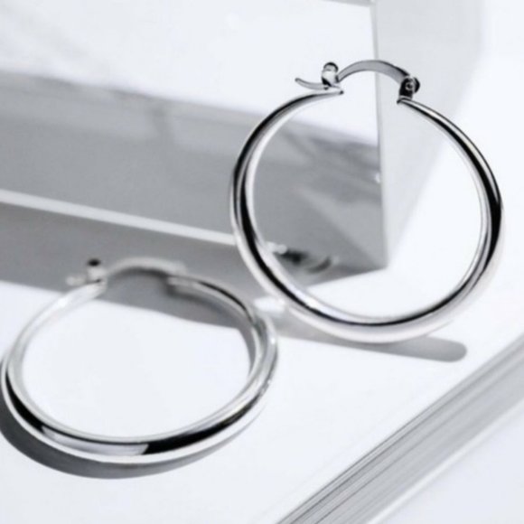 Jewelry - “New 18k White Gold 1.5” Roud Hoop Earrings”